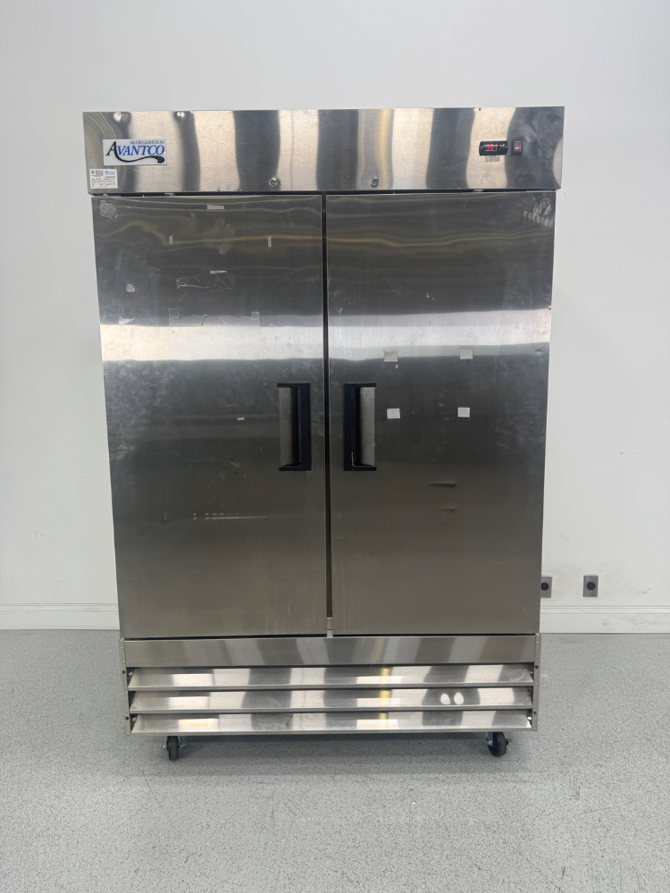 Image of Avantco Refrigeration Solid Door Reach-In Refrigerator